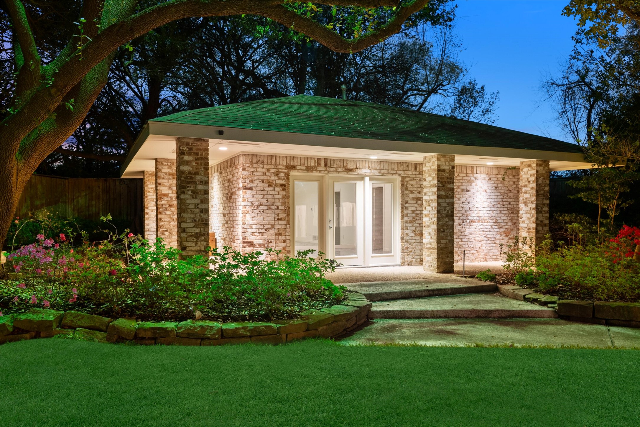 5045 Lakehill Court Dallas TX 75220