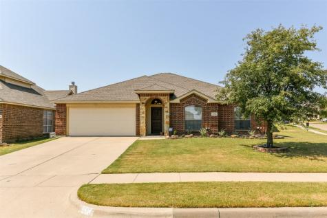 1129 Linden Drive Burleson TX 76028