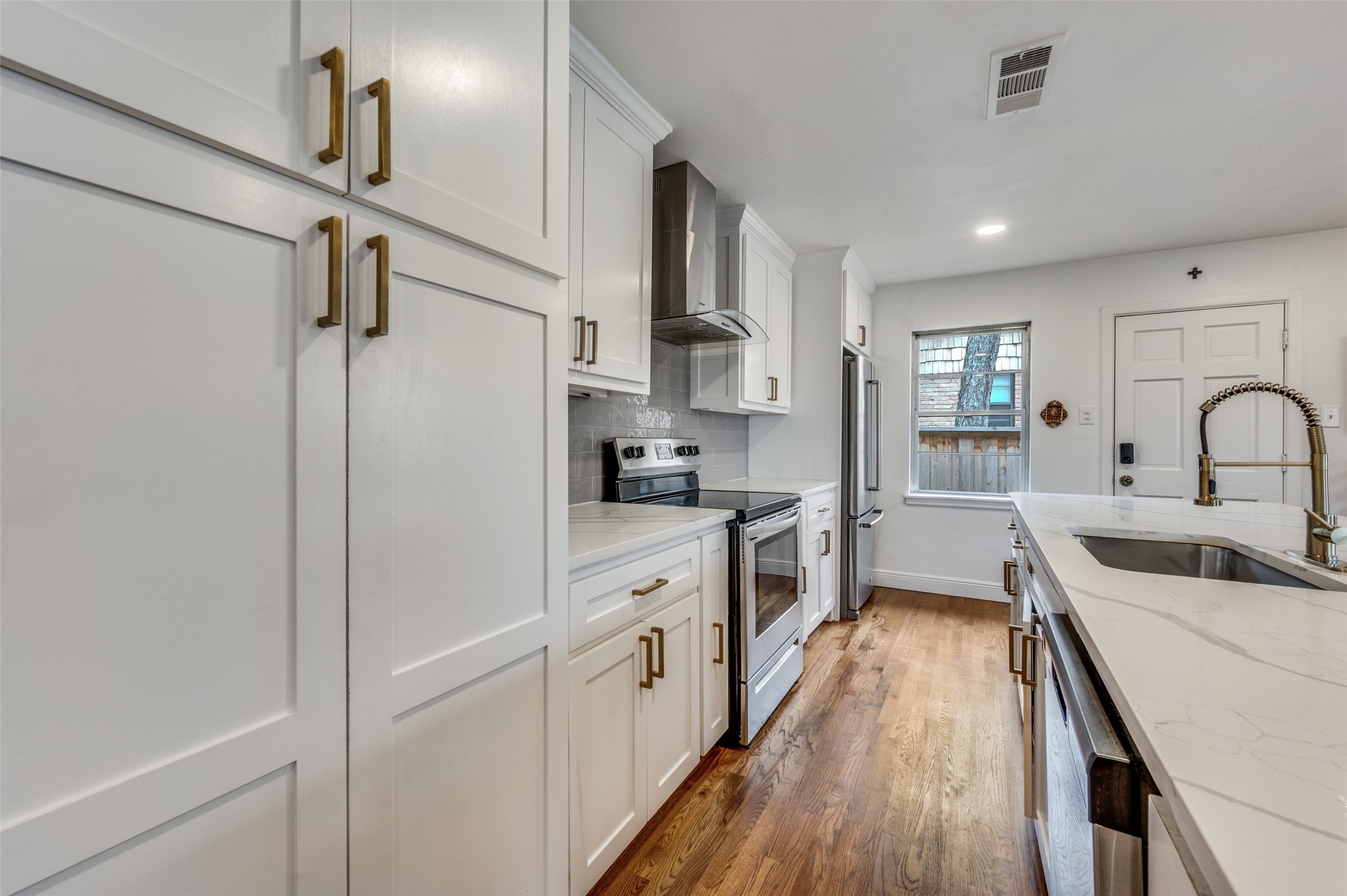 416 Lakeside Drive Irving TX 75062