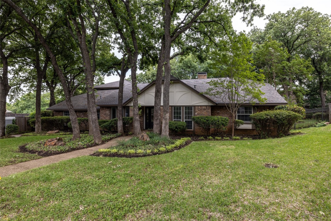 1401 Woodbine Court Arlington TX 76012