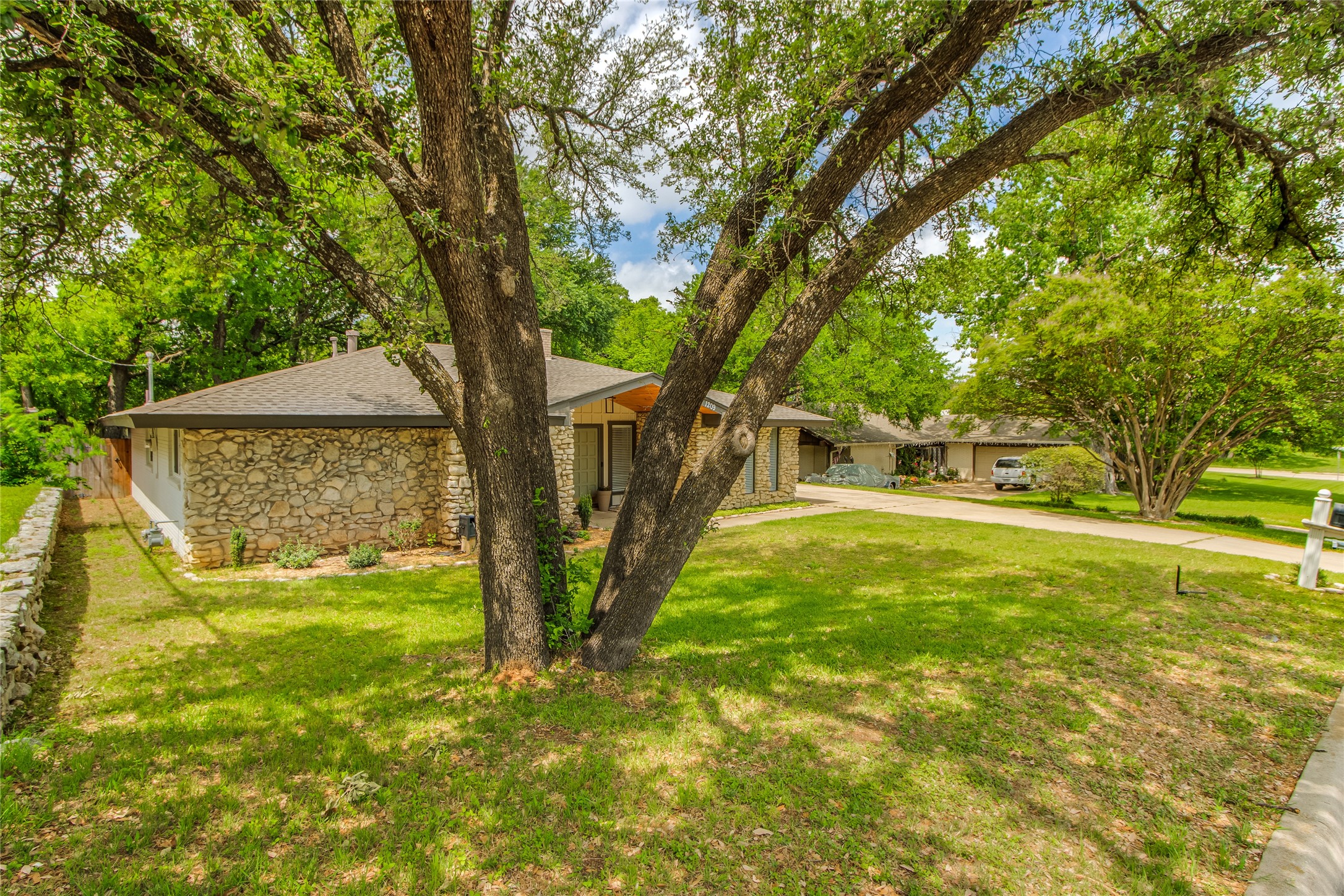 1209 Wade Drive Bedford TX 76022