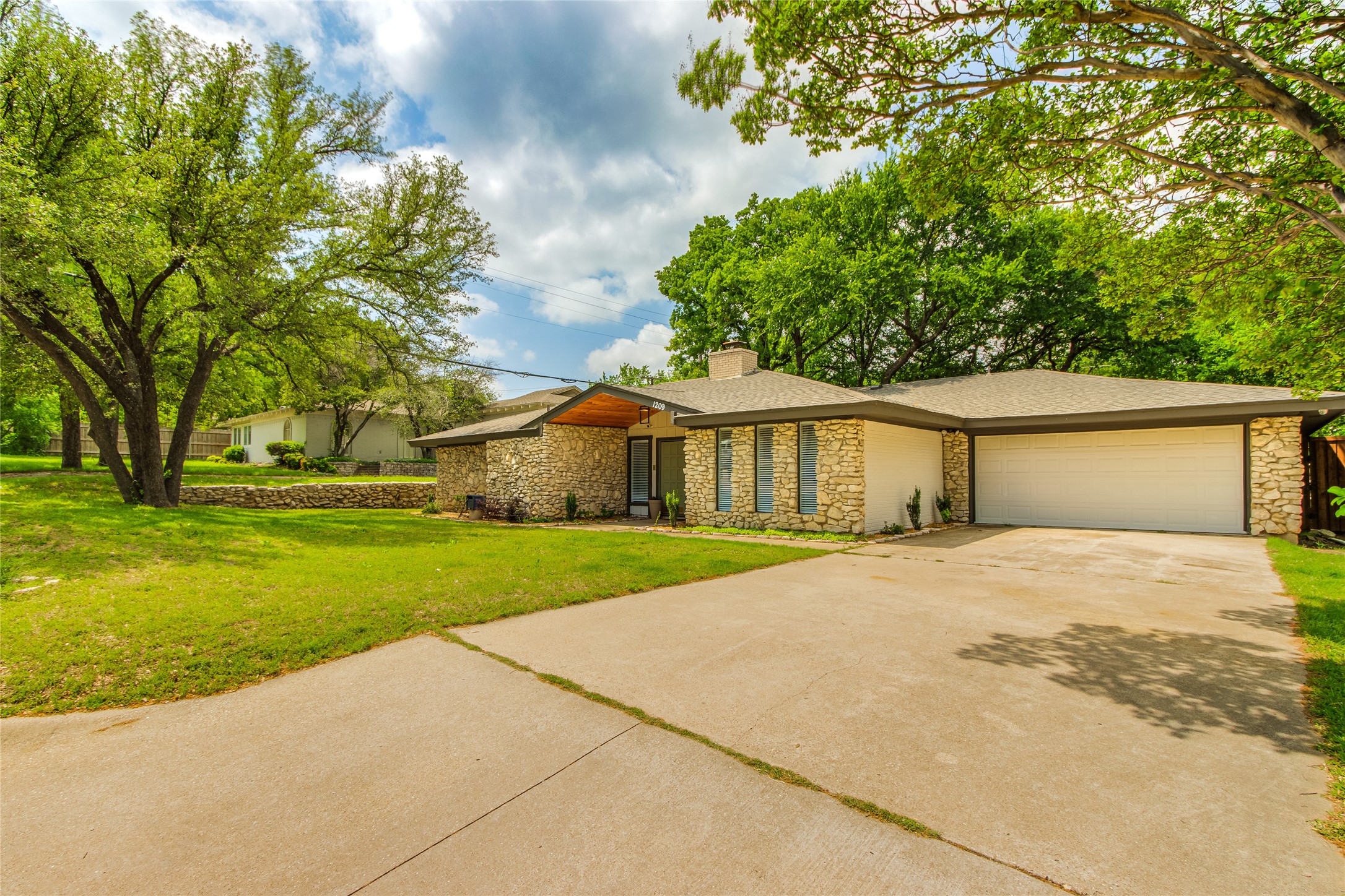 1209 Wade Drive Bedford TX 76022