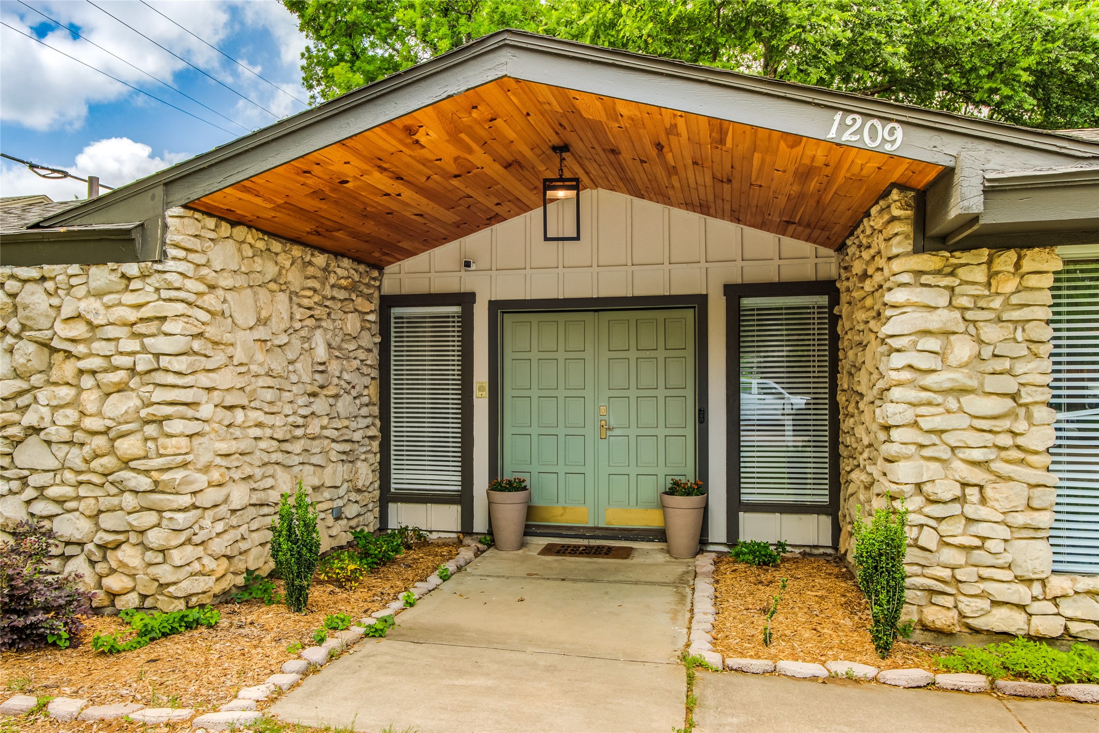 1209 Wade Drive Bedford TX 76022