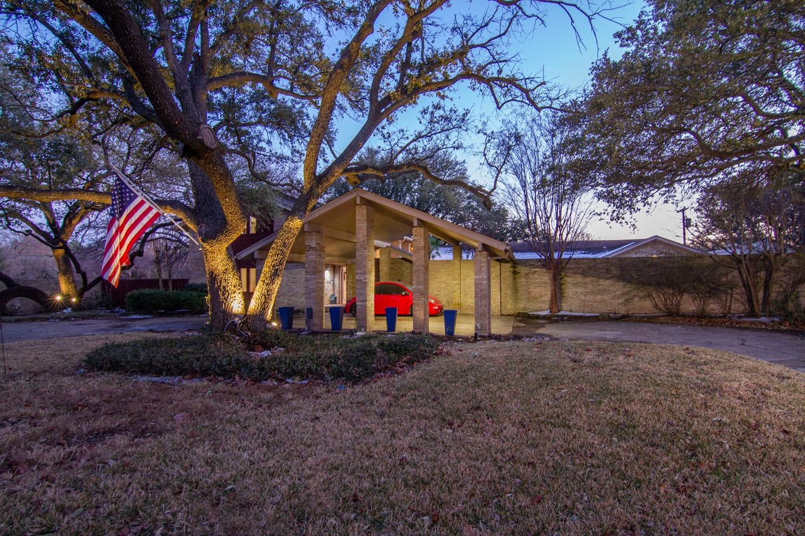 6868 Meadowcreek Drive Dallas TX 75254
