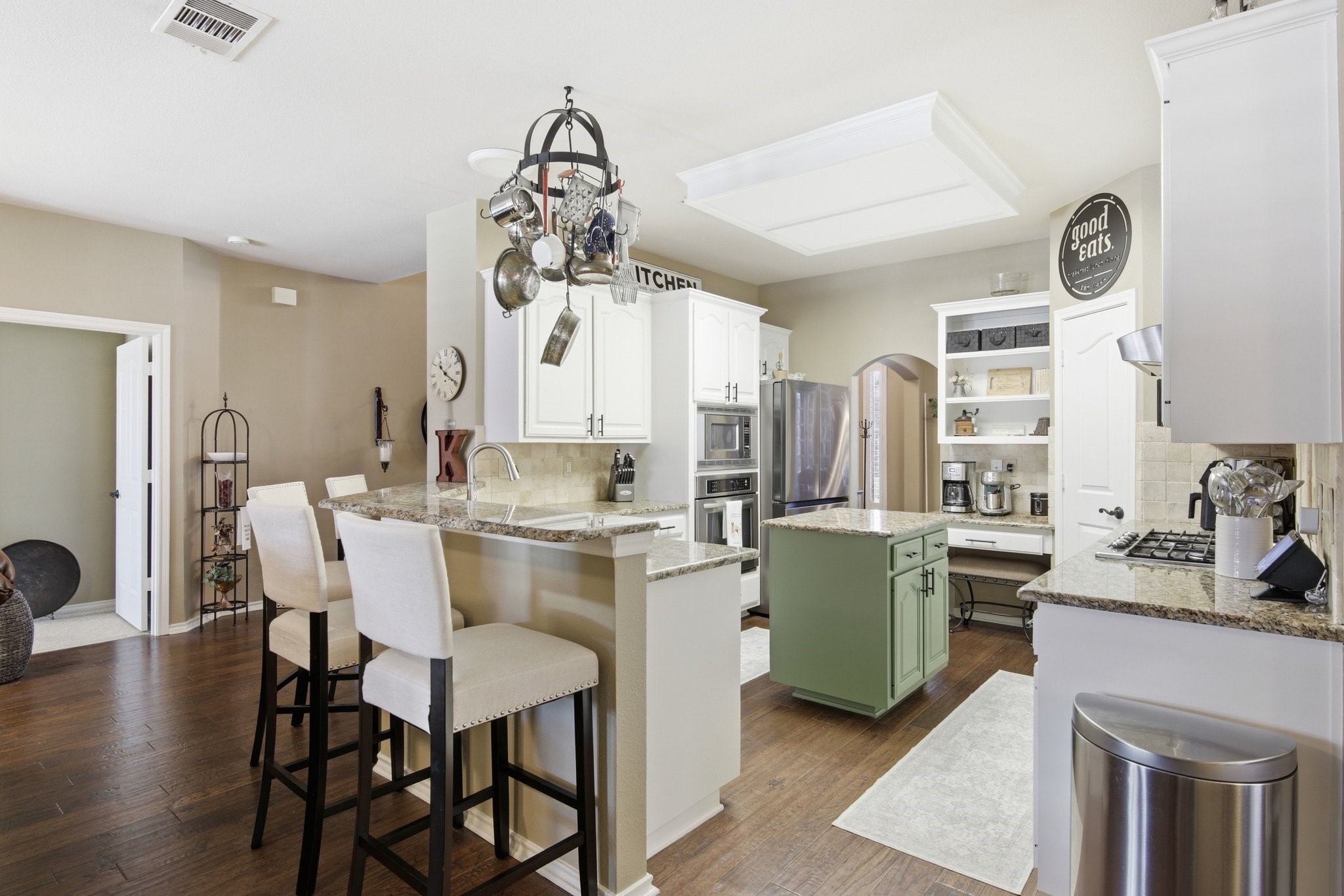 1117 Crestview Drive Bedford TX 76021