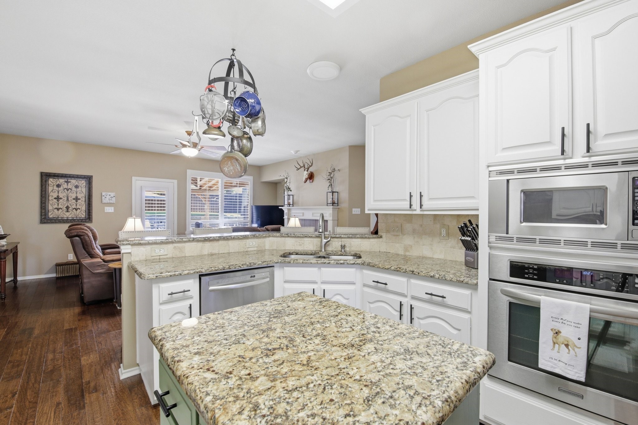 1117 Crestview Drive Bedford TX 76021