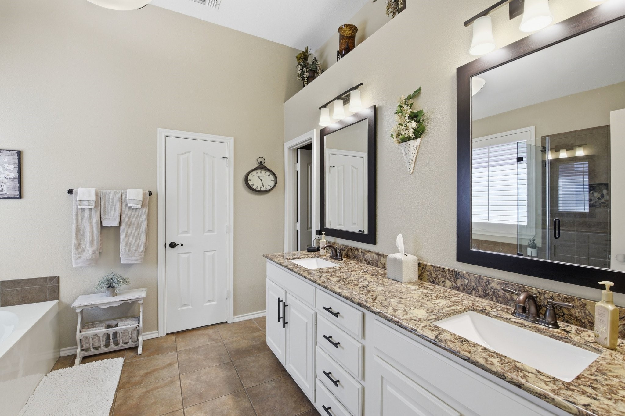 1117 Crestview Drive Bedford TX 76021