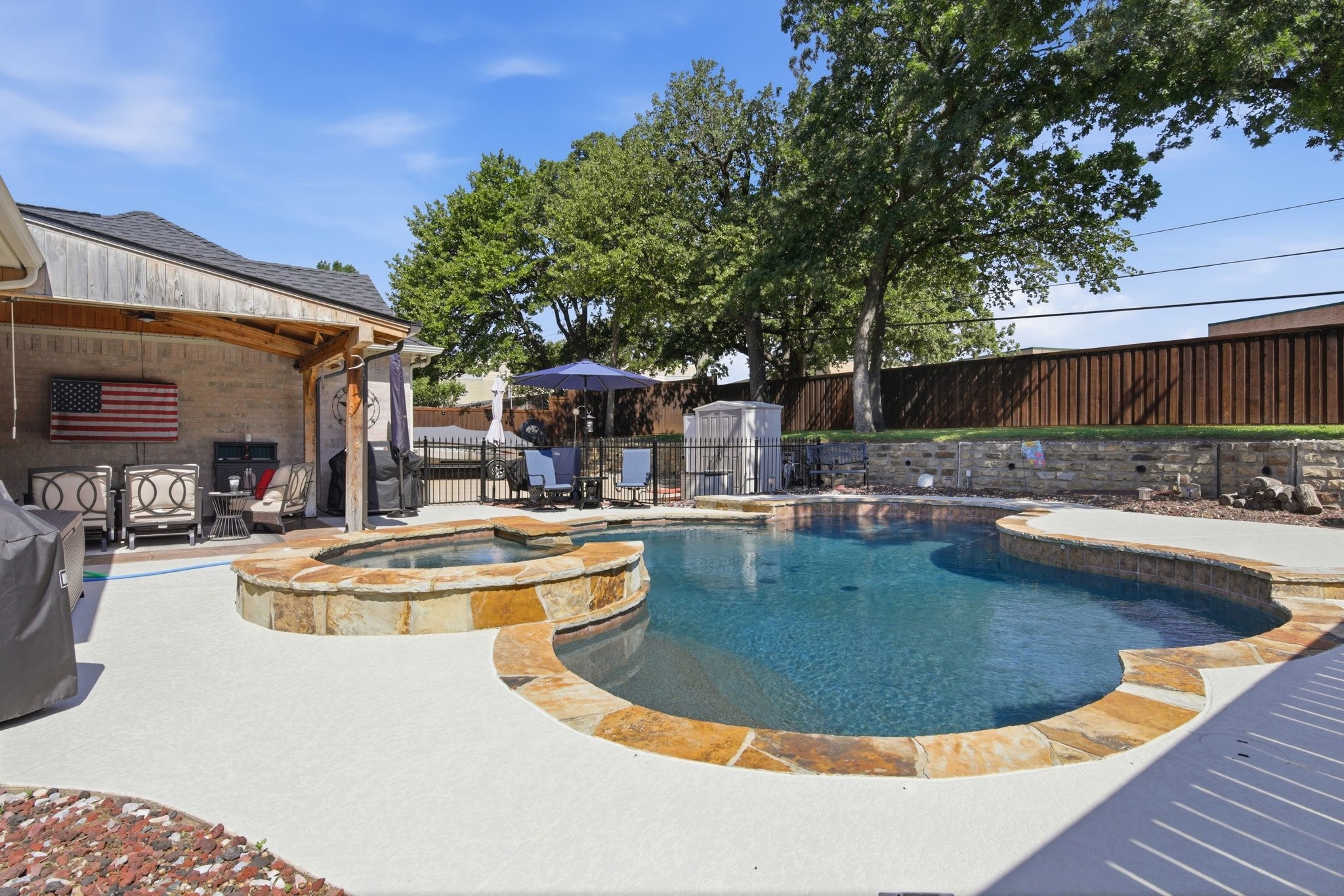 1117 Crestview Drive Bedford TX 76021