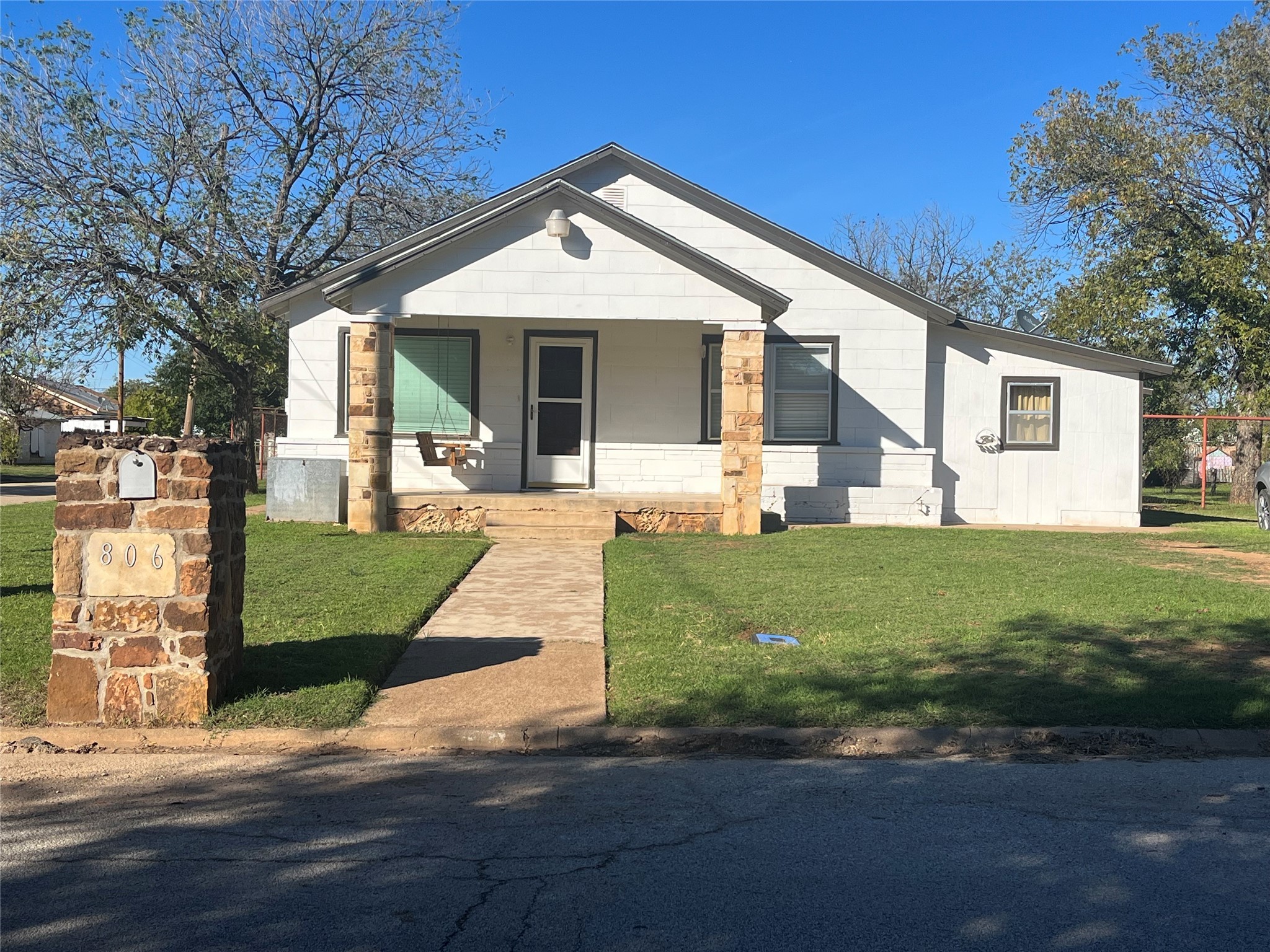 806 W Dyer Street Breckenridge TX 76424