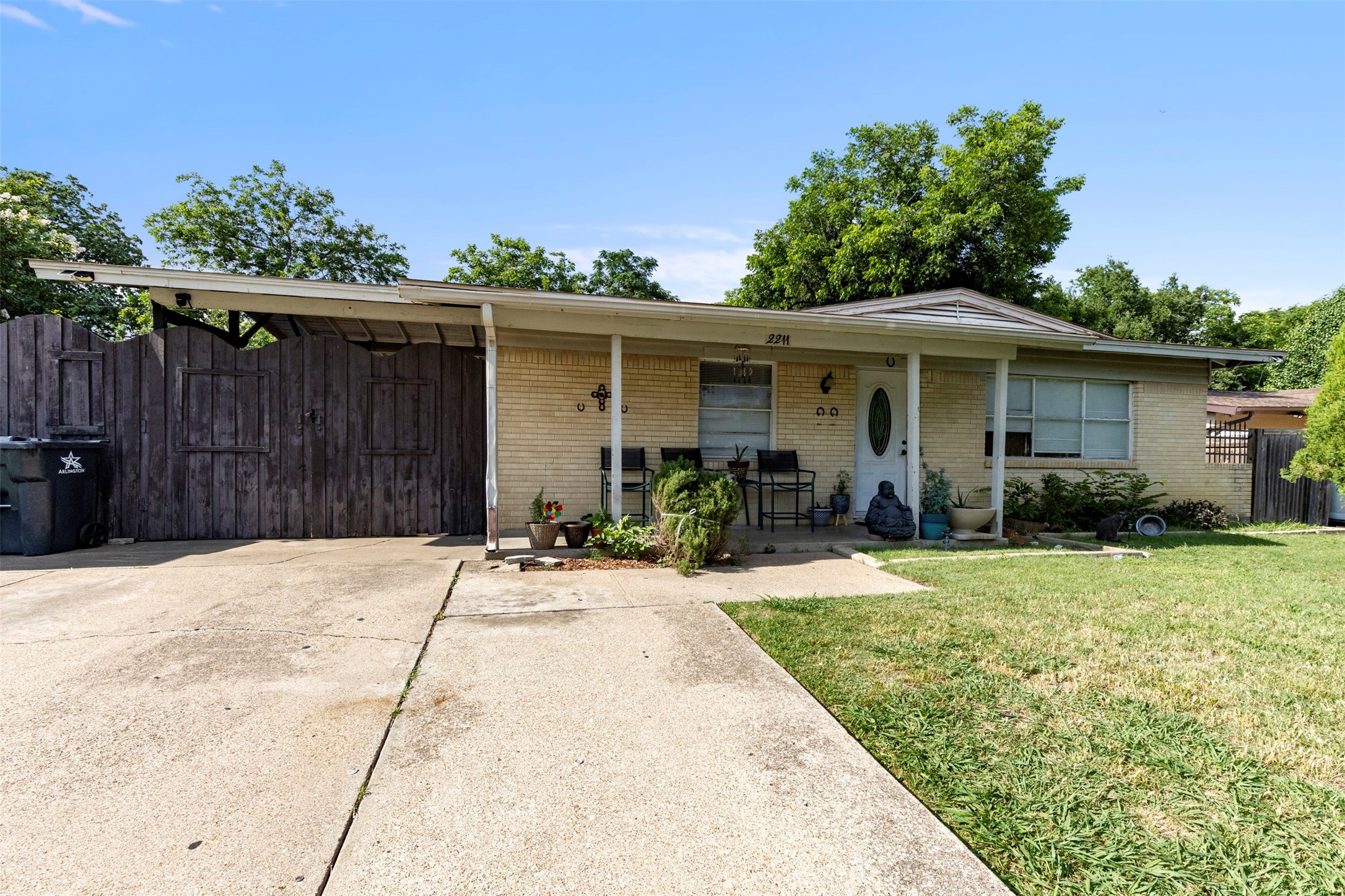 2211 Cloverdale Street Arlington TX 76010