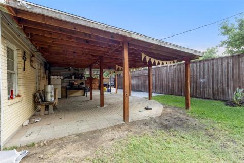 2211 Cloverdale Street Arlington TX 76010