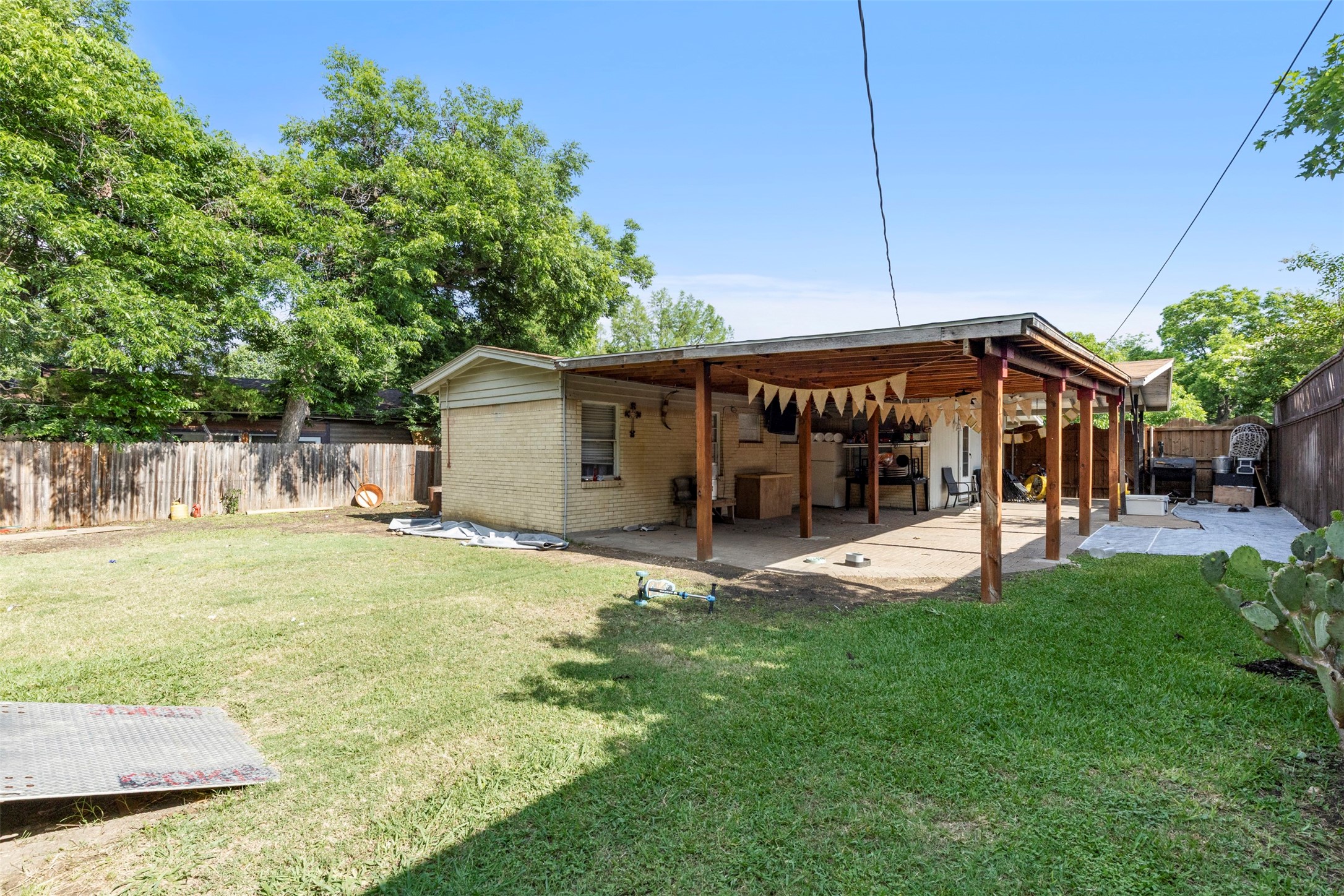 2211 Cloverdale Street Arlington TX 76010