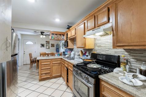 2211 Cloverdale Street Arlington TX 76010