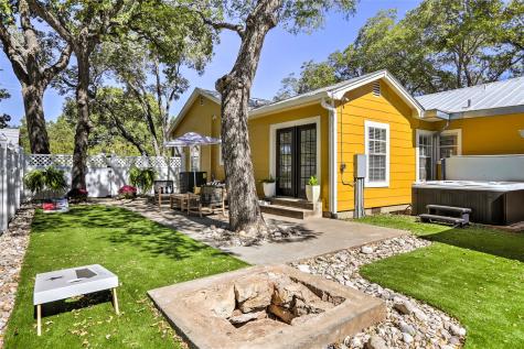 809 E Highway Street Fredericksburg TX 78624