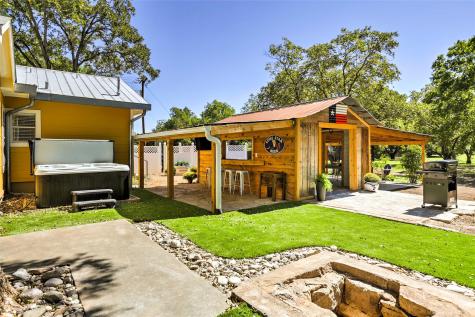 809 E Highway Street Fredericksburg TX 78624