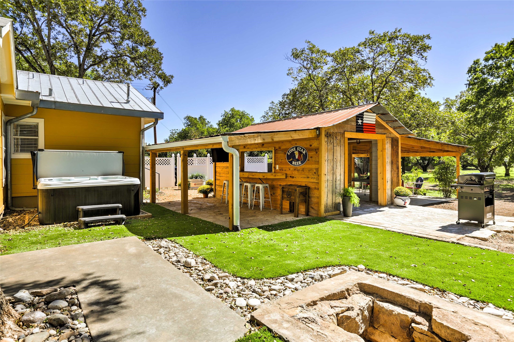 809 E Highway Street Fredericksburg TX 78624