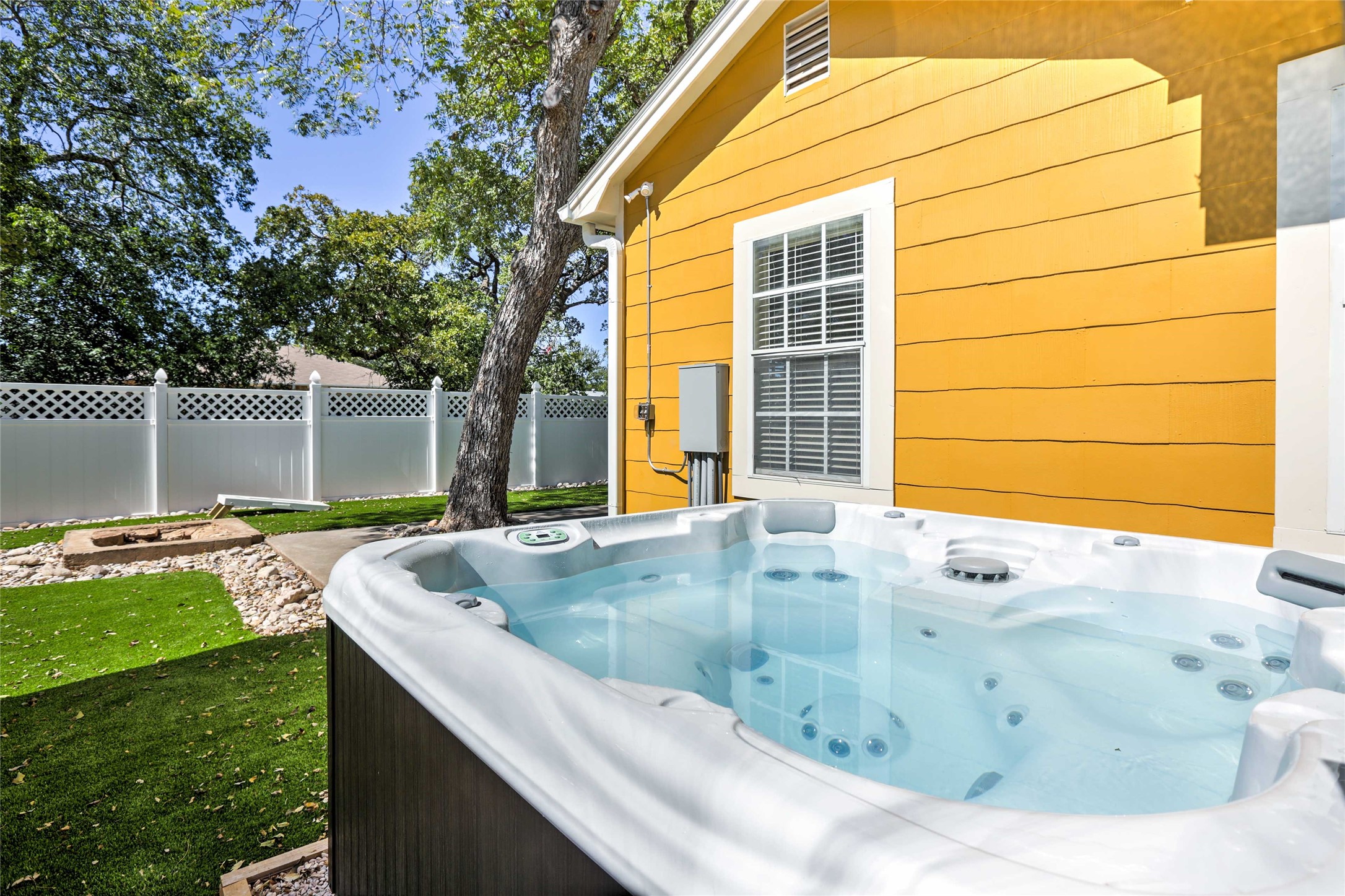 809 E Highway Street Fredericksburg TX 78624