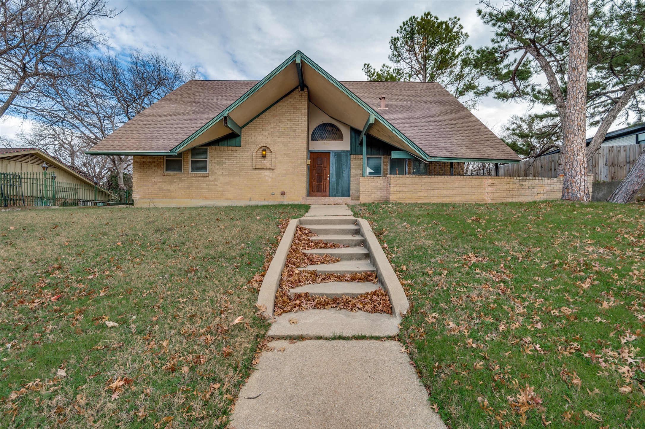 1905 Huntington Drive Grand Prairie TX 75051