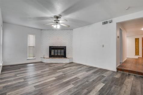 1905 Huntington Drive Grand Prairie TX 75051