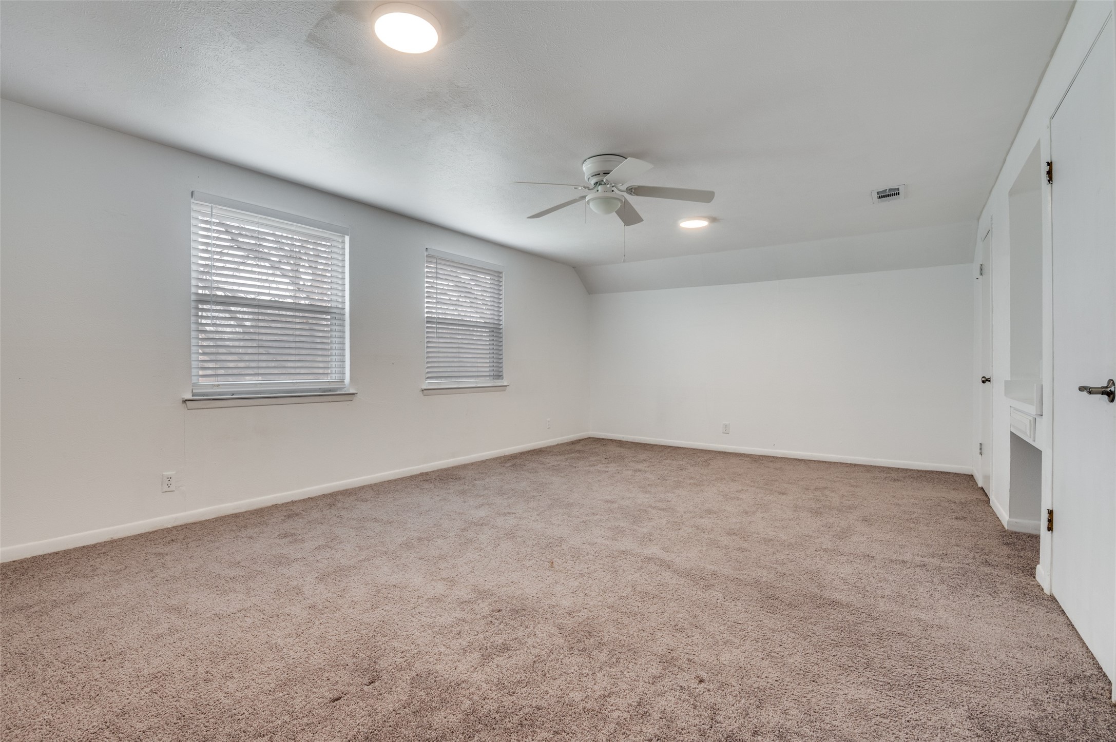 1905 Huntington Drive Grand Prairie TX 75051