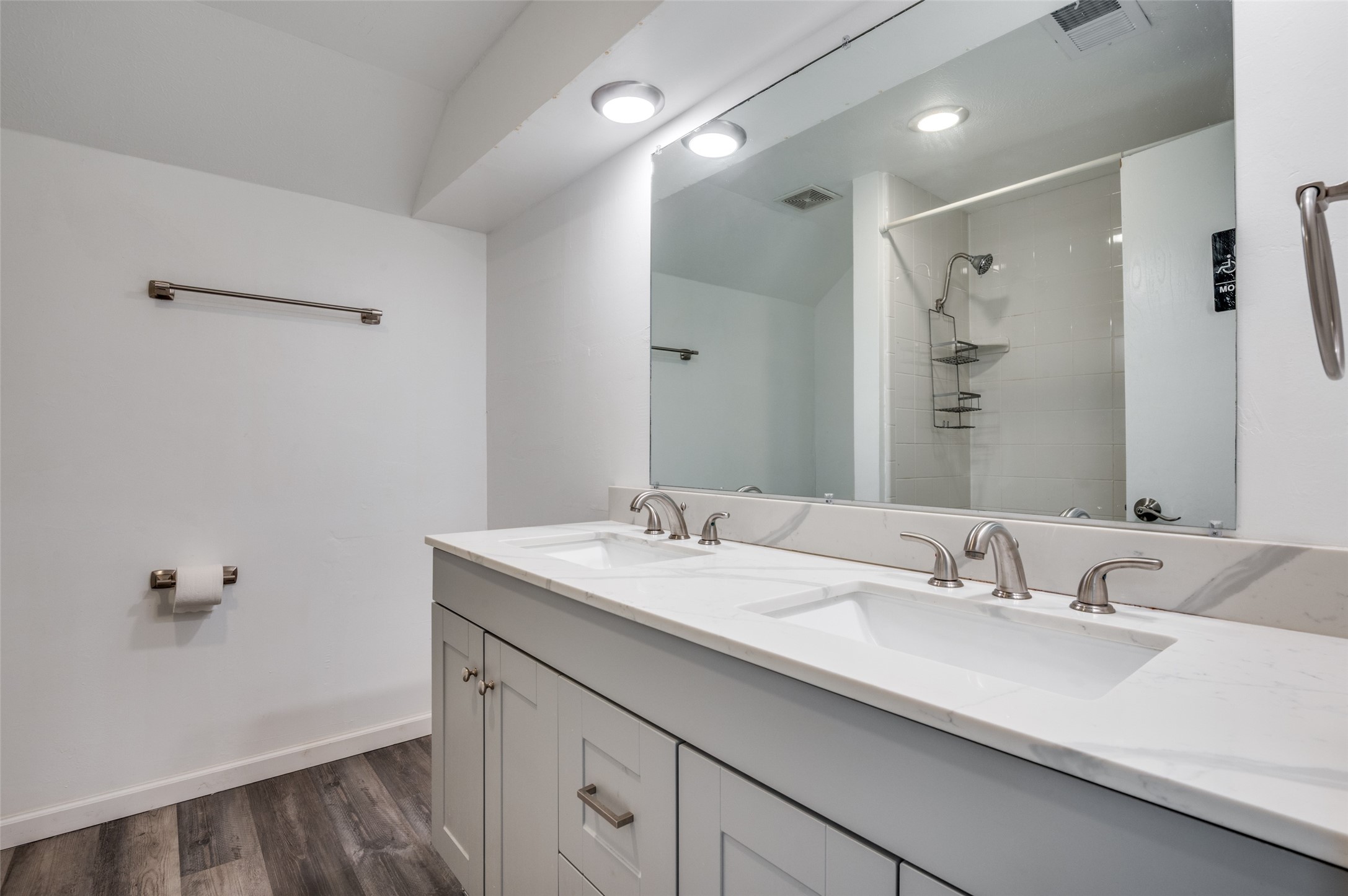 1905 Huntington Drive Grand Prairie TX 75051