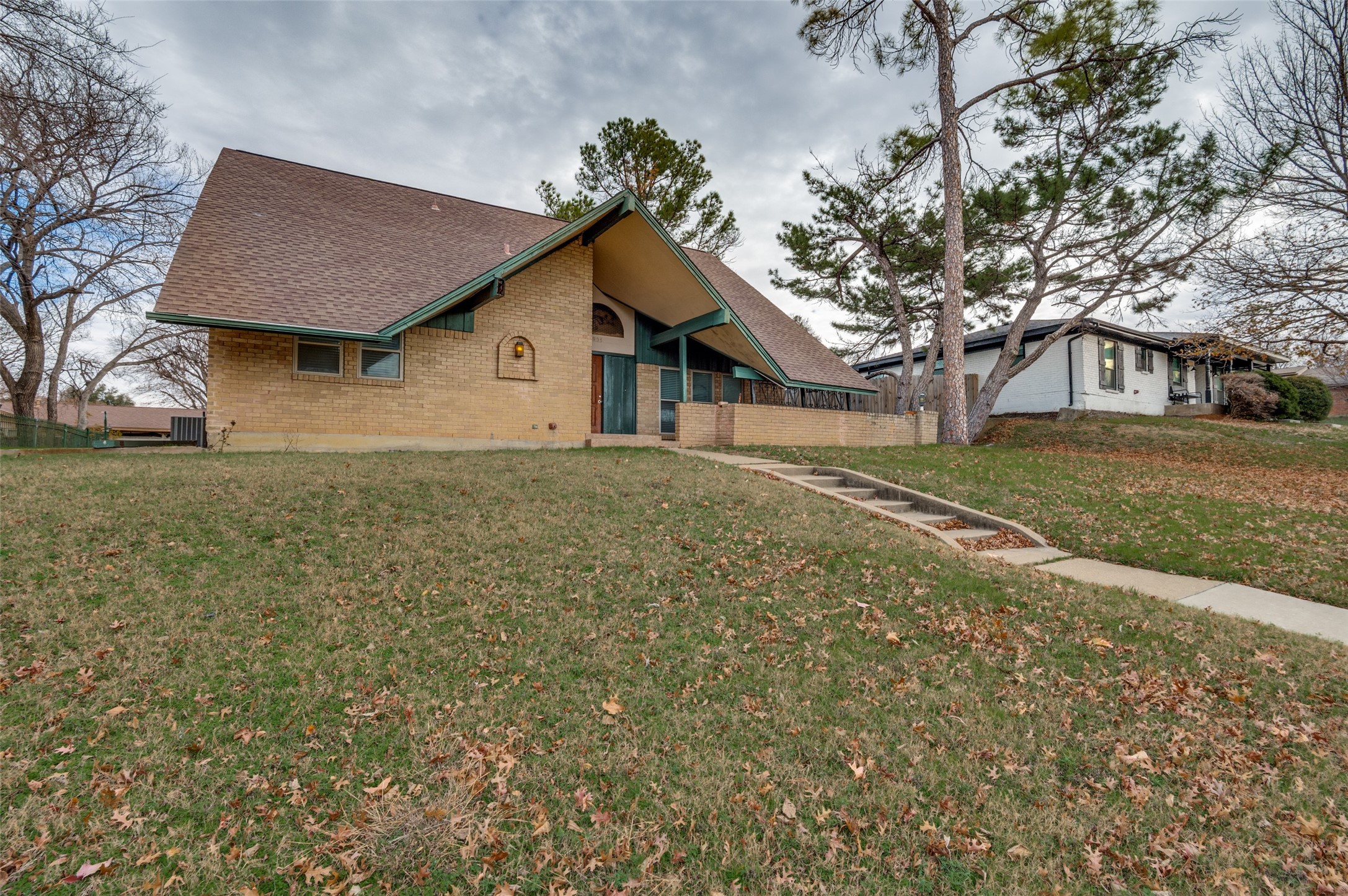 1905 Huntington Drive Grand Prairie TX 75051