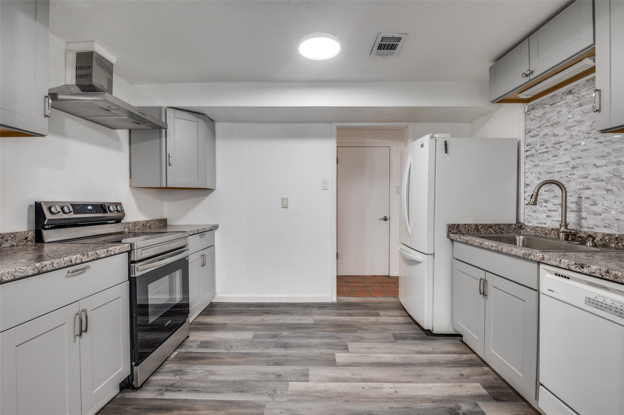 1905 Huntington Drive Grand Prairie TX 75051