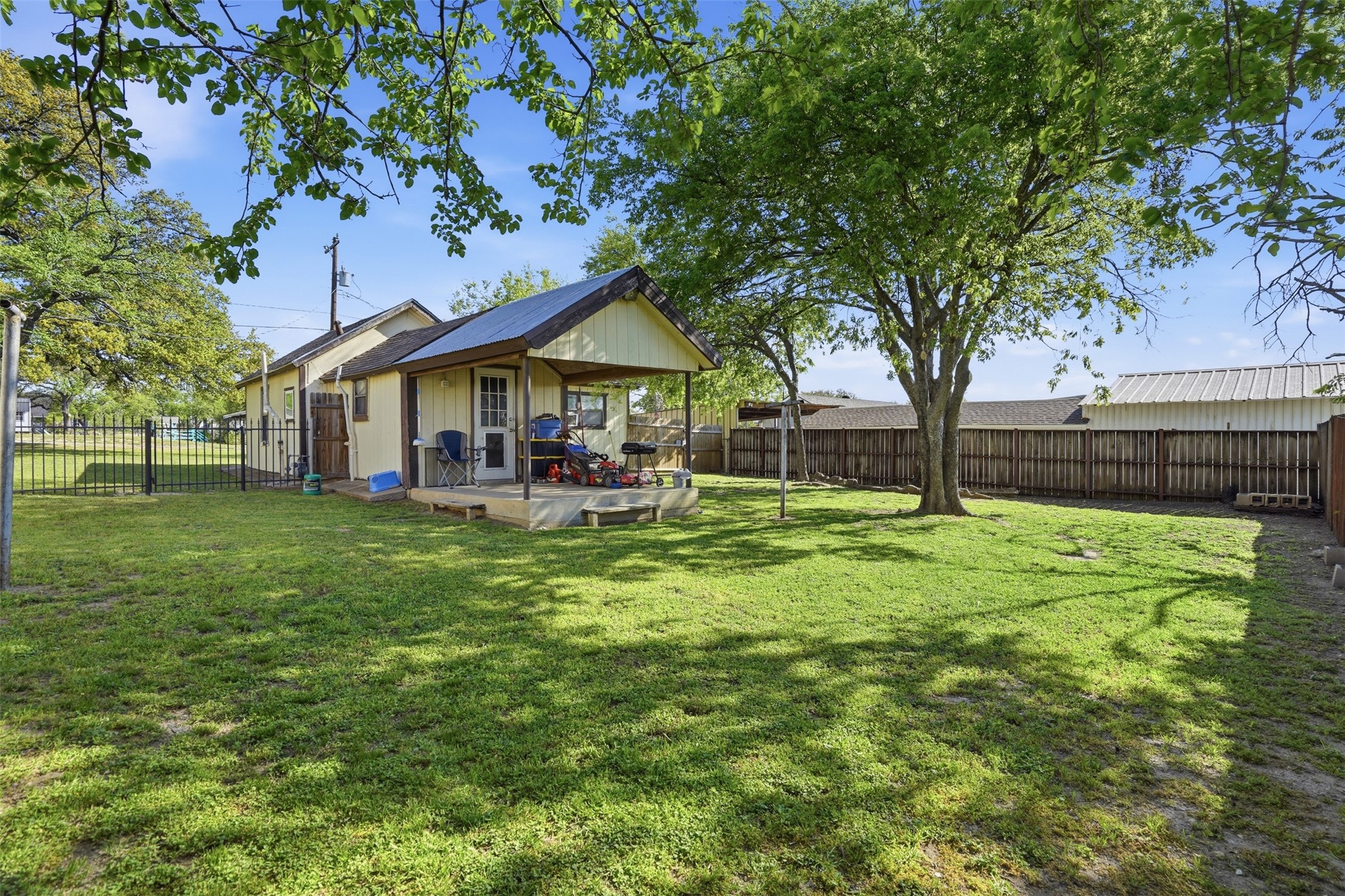 718 Narrow Street Weatherford TX 76086