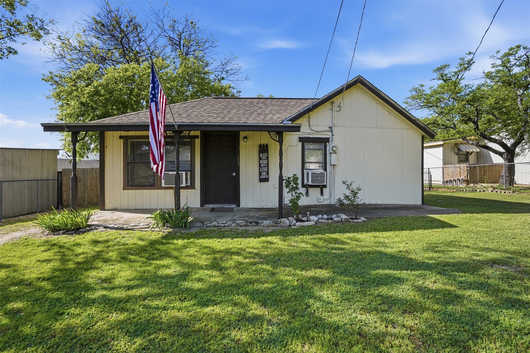 718 Narrow Street Weatherford TX 76086