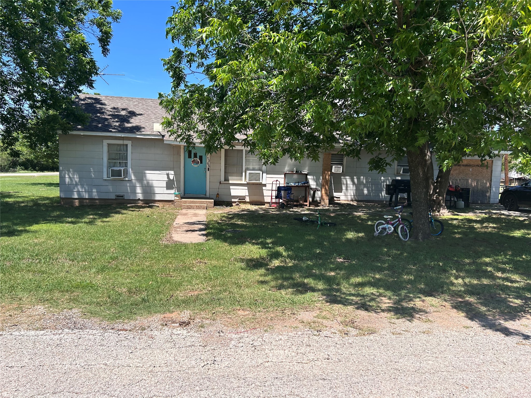 1305 Oak Megargel TX 76370