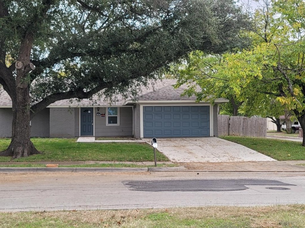 904 Grants Parkway Arlington TX 76014