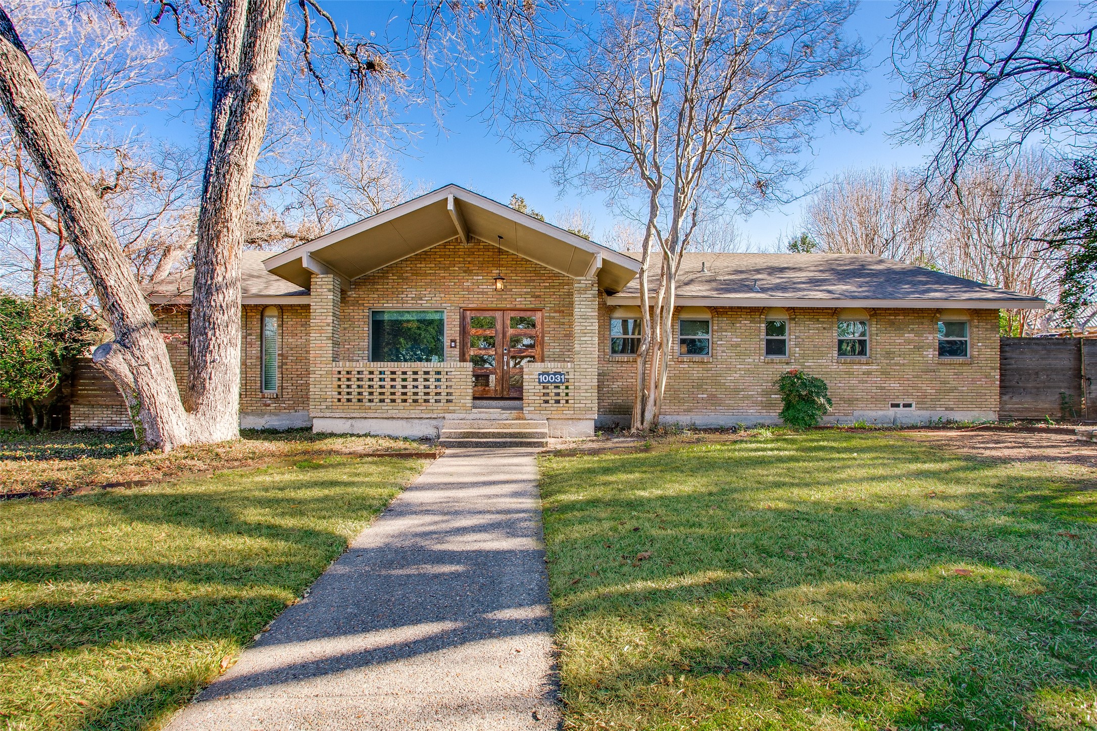 10031 Larchbrook Circle Dallas TX 75238