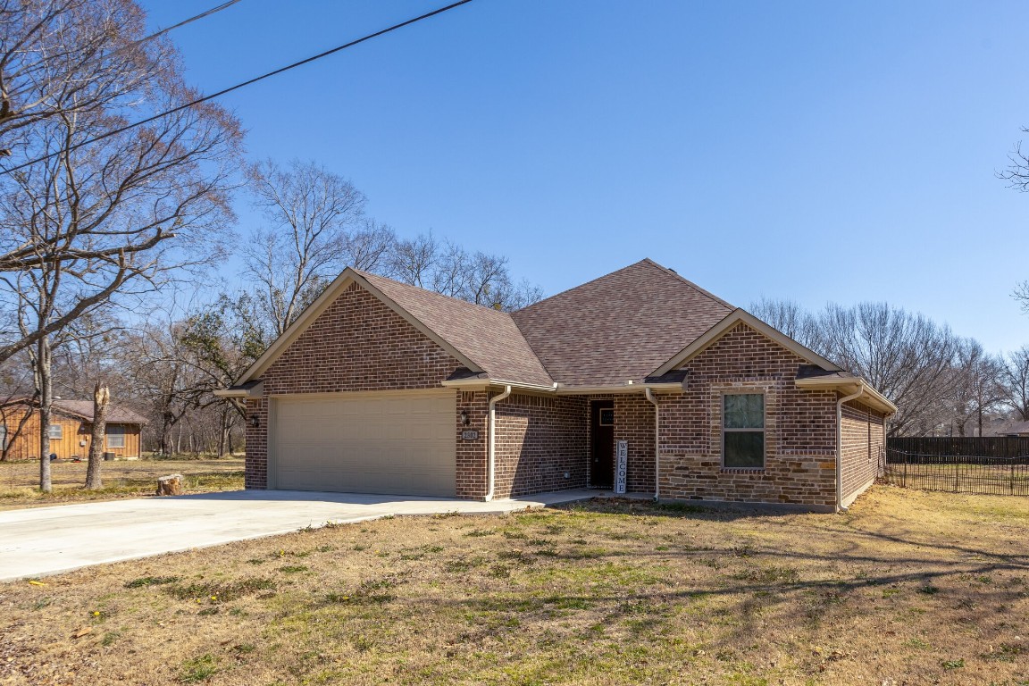 2302 Agnew Street Bonham TX 75418