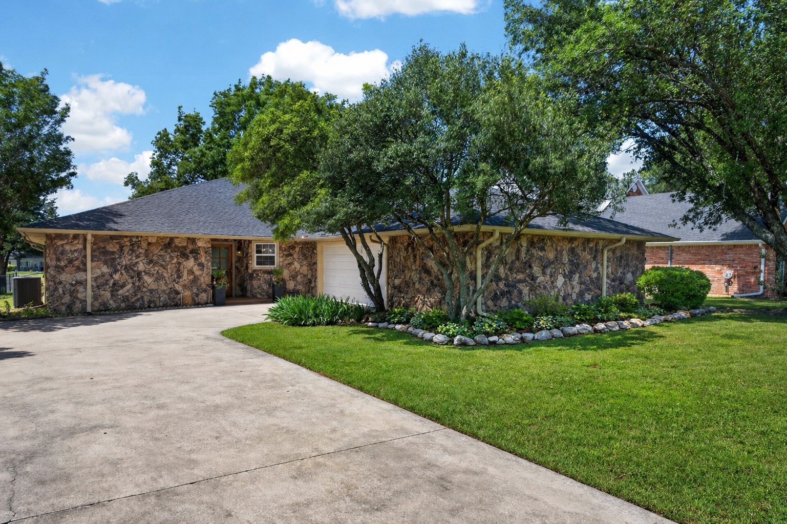 310 Navajo Trail Gainesville TX 76240