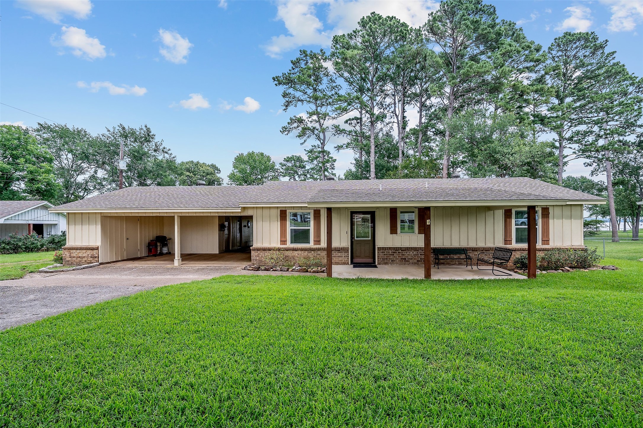2322 Royal Drive E Chandler TX 75758