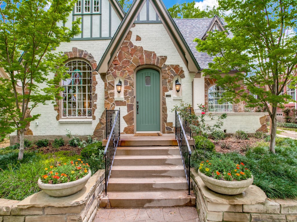 6934 Hammond Avenue Dallas TX 75223