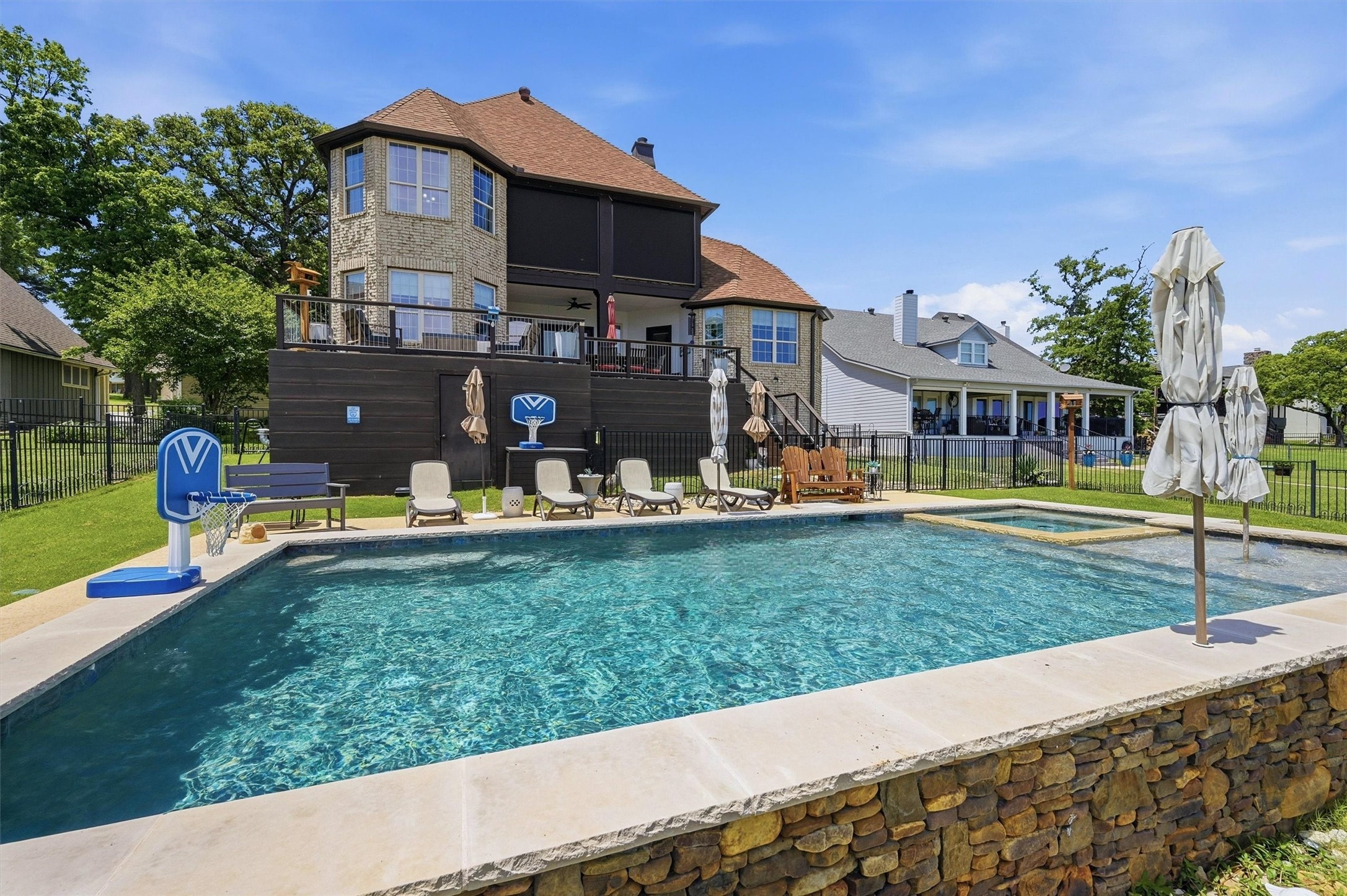 1211 Kiowa Drive W Lake Kiowa TX 76240