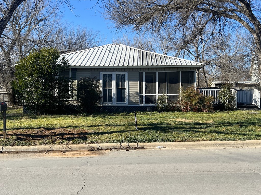 1207 W Frey Street Stephenville TX 76401