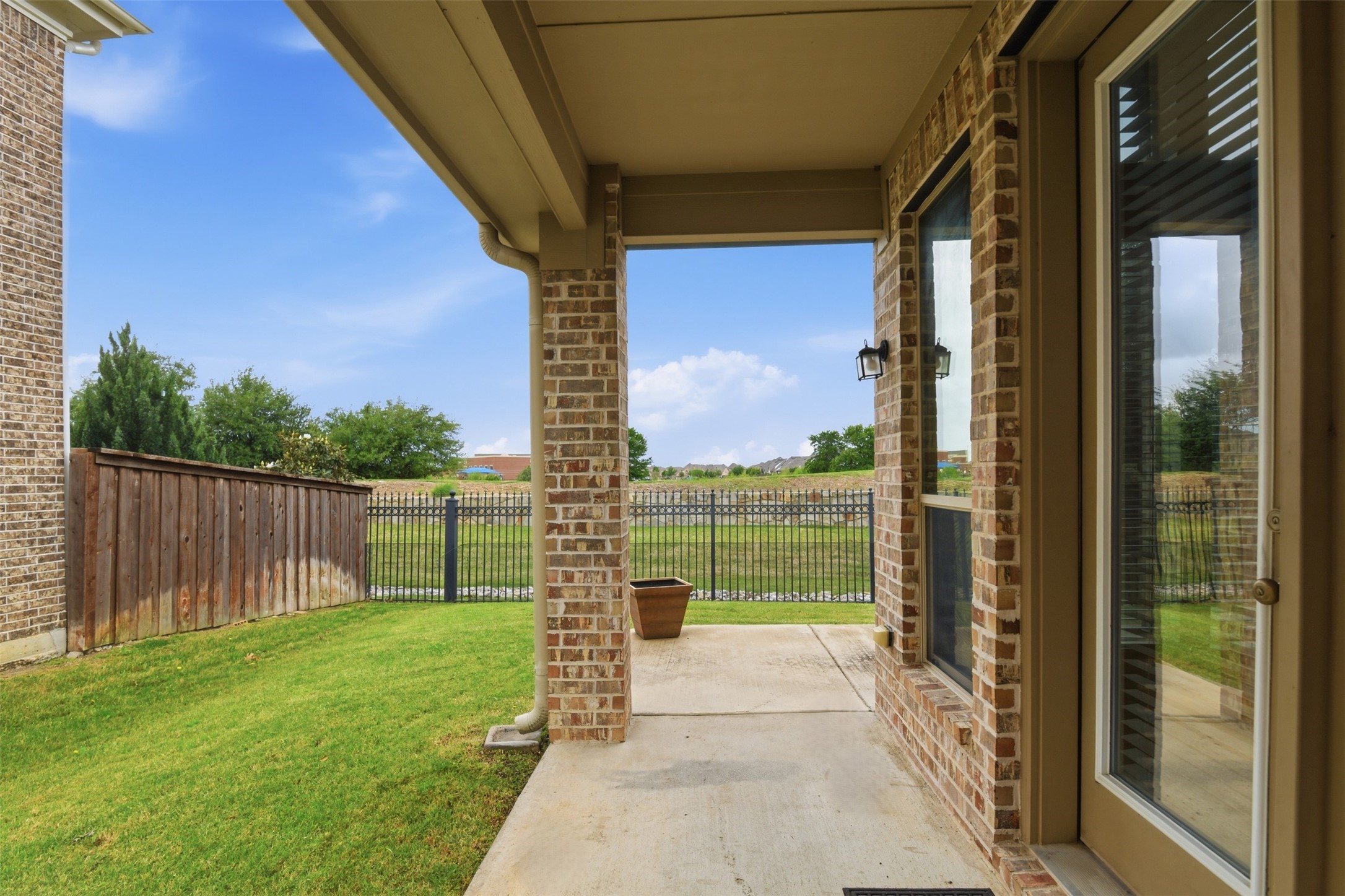 8224 Lindsay Gardens The Colony TX 75056