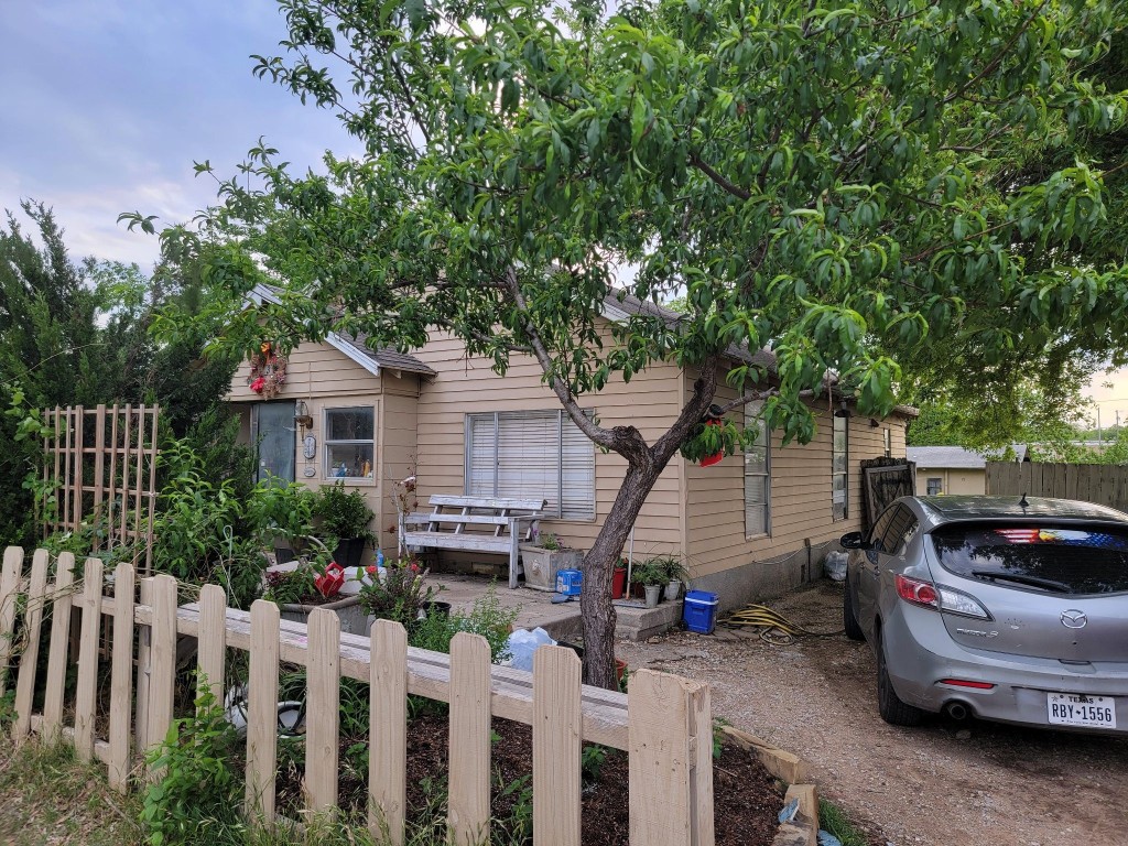 320 Henrietta Street Lewisville TX 75057