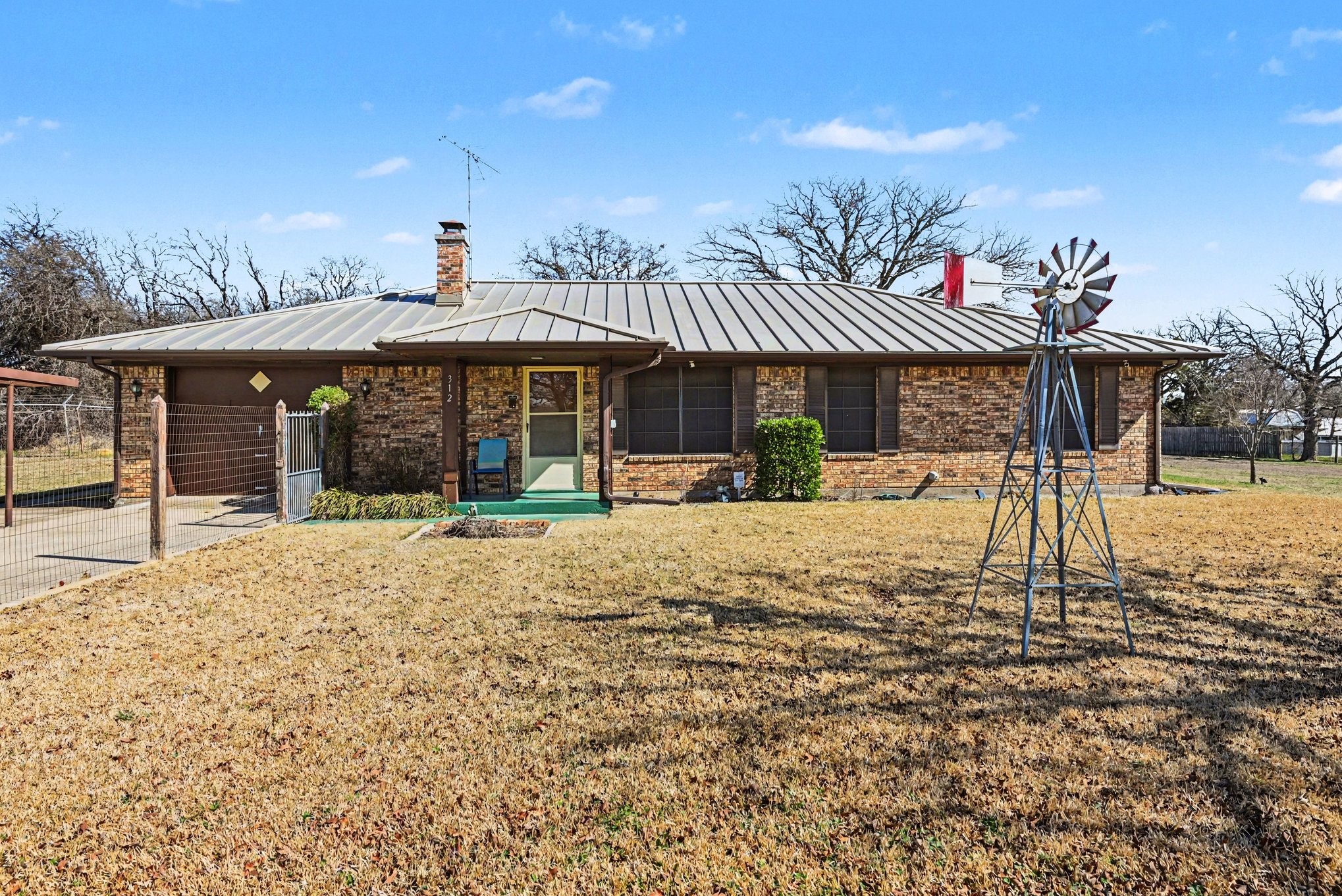 312 Oakwood Street Azle TX 76020