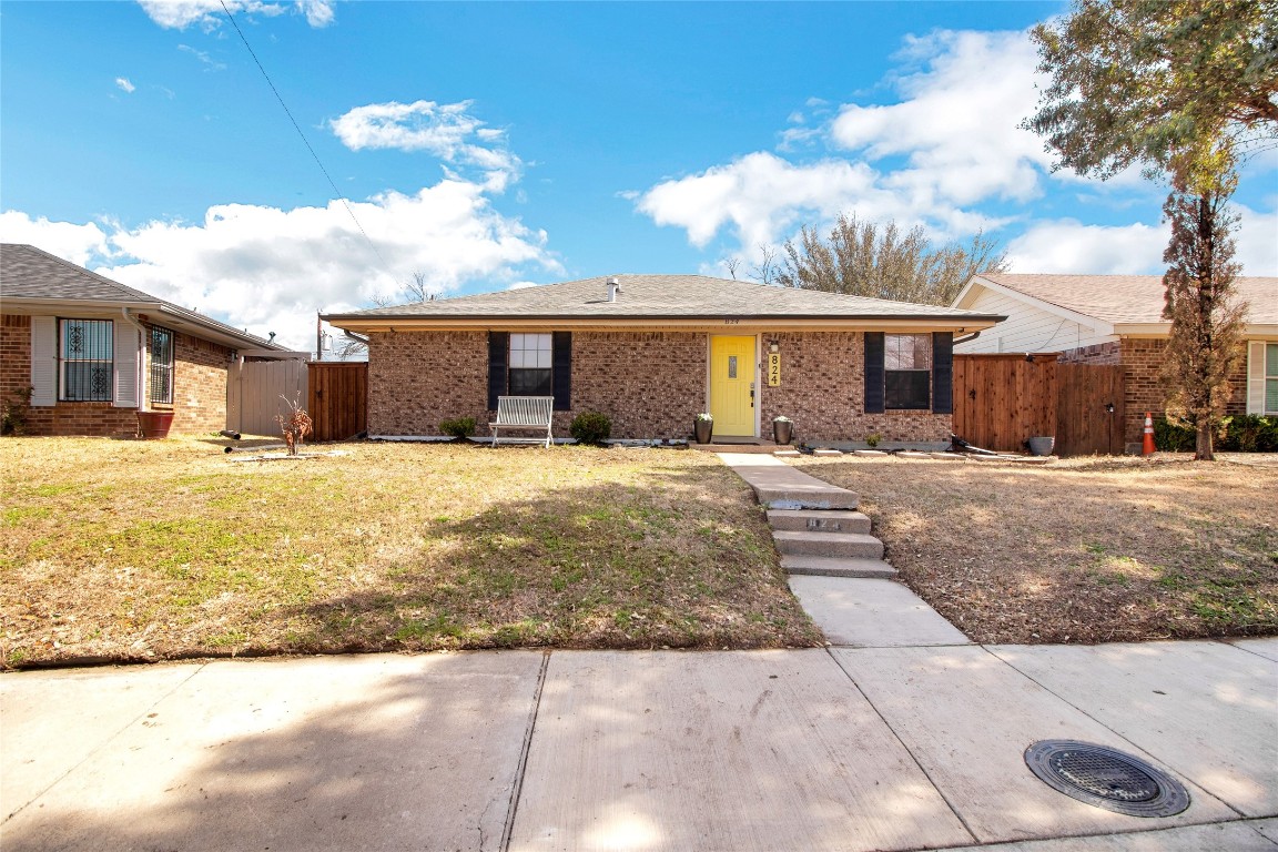 824 Keeneland Court Dallas TX 75211