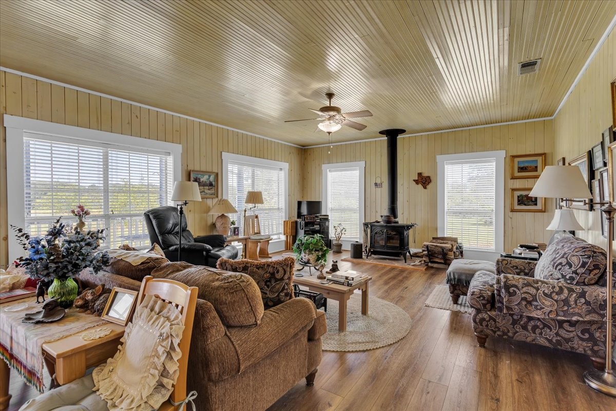 1476 County Road 2130 Telephone TX 75488