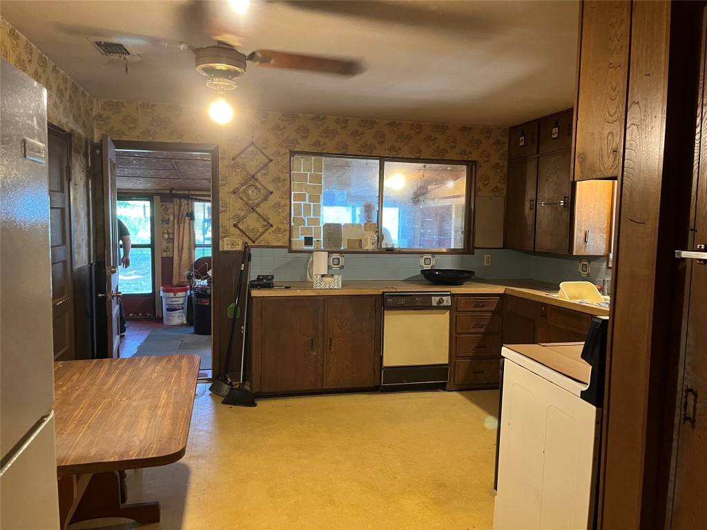7687 Fm 17 Grand Saline TX 75140