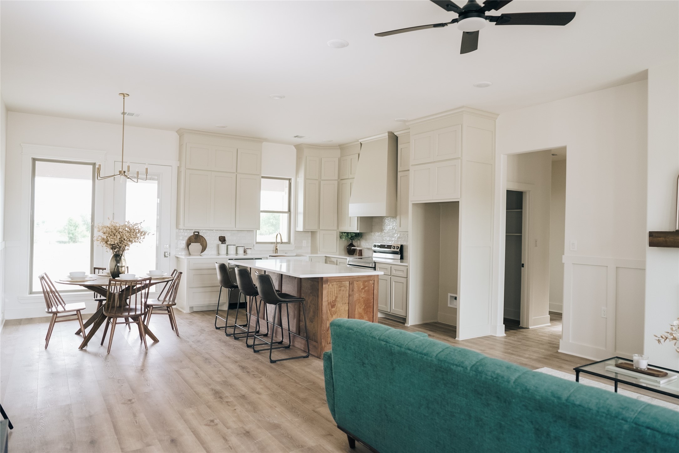 1008 Don Eve Court Azle TX 76020