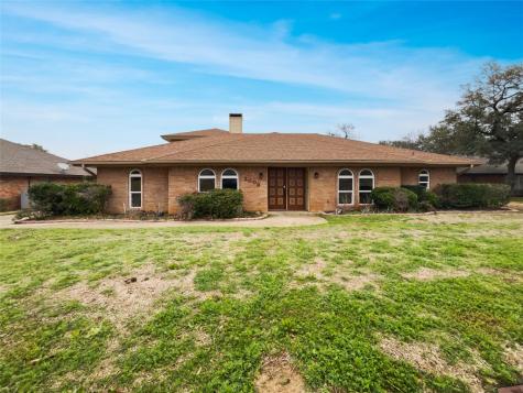 2009 Laughlin Court Arlington TX 76012
