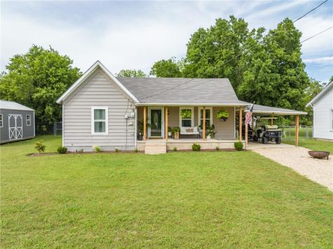 313 N 5th Street Lott TX 76656
