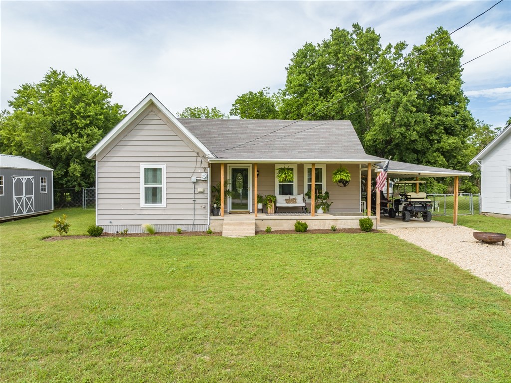 313 N 5th Street Lott TX 76656