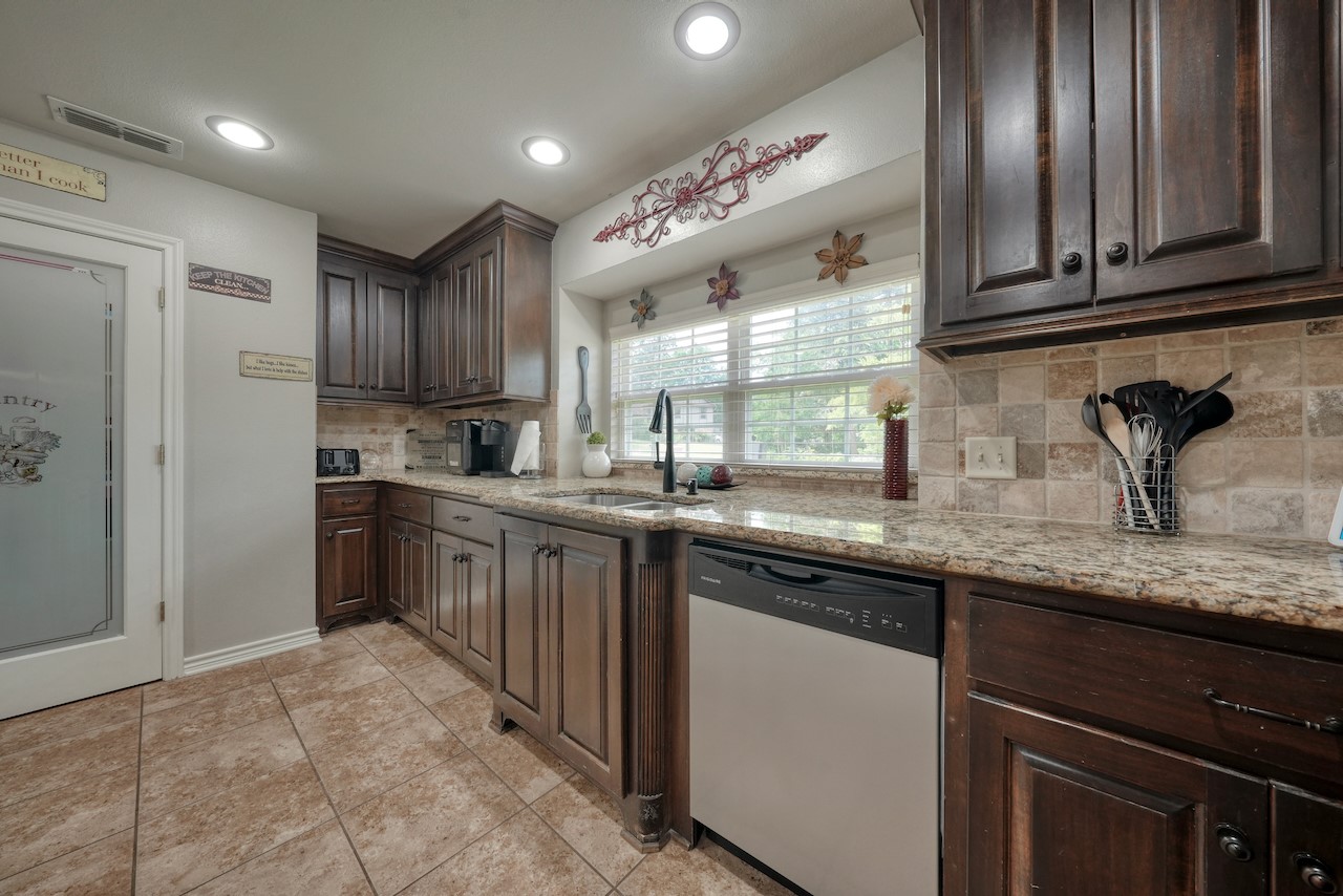 6112 Sutherland Drive Tyler TX 75703