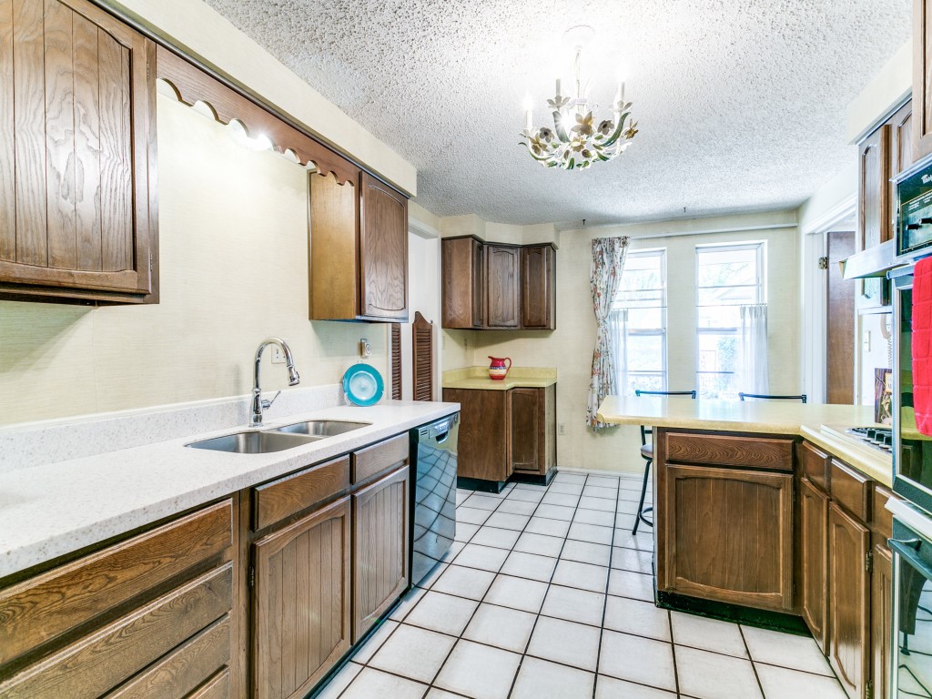 1132 N Irving Heights Drive Irving TX 75061
